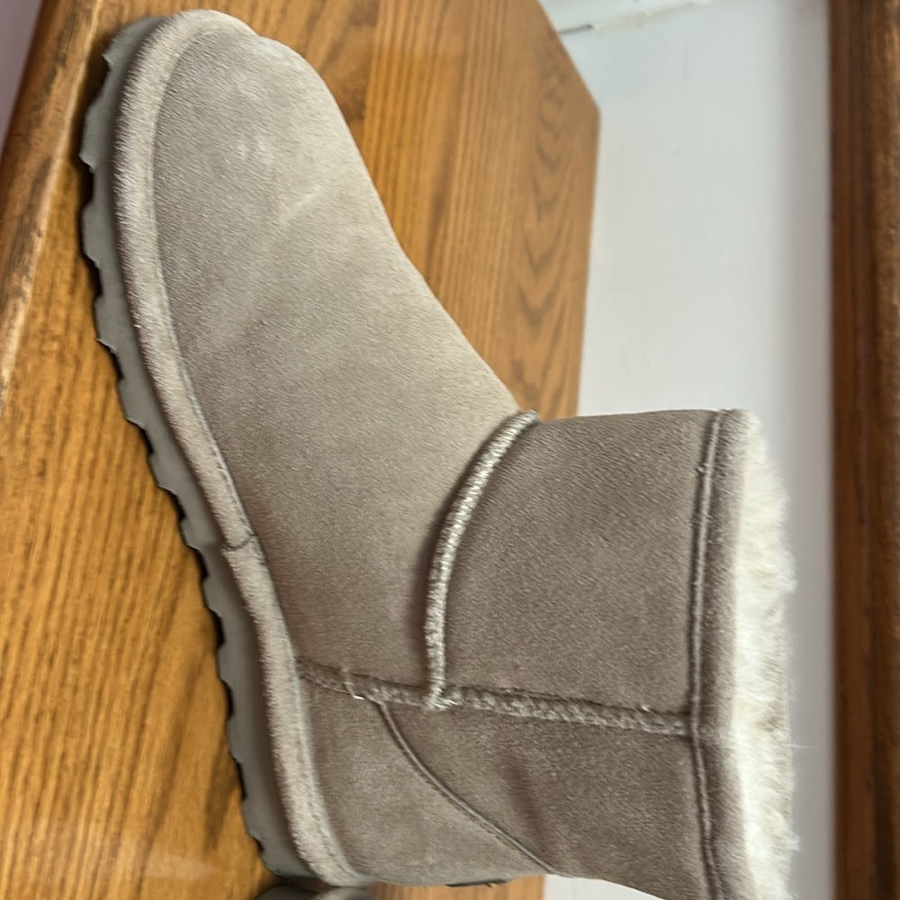 Bearpaw Womens Alyssa Ivory Suede Ankle  Pull On Snow Boots.  Gently Used. - Picture 3 of 8
